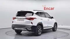 2023 Kia Seltos Gasoline 1.6 Turbo 2WD, белый — фото 2