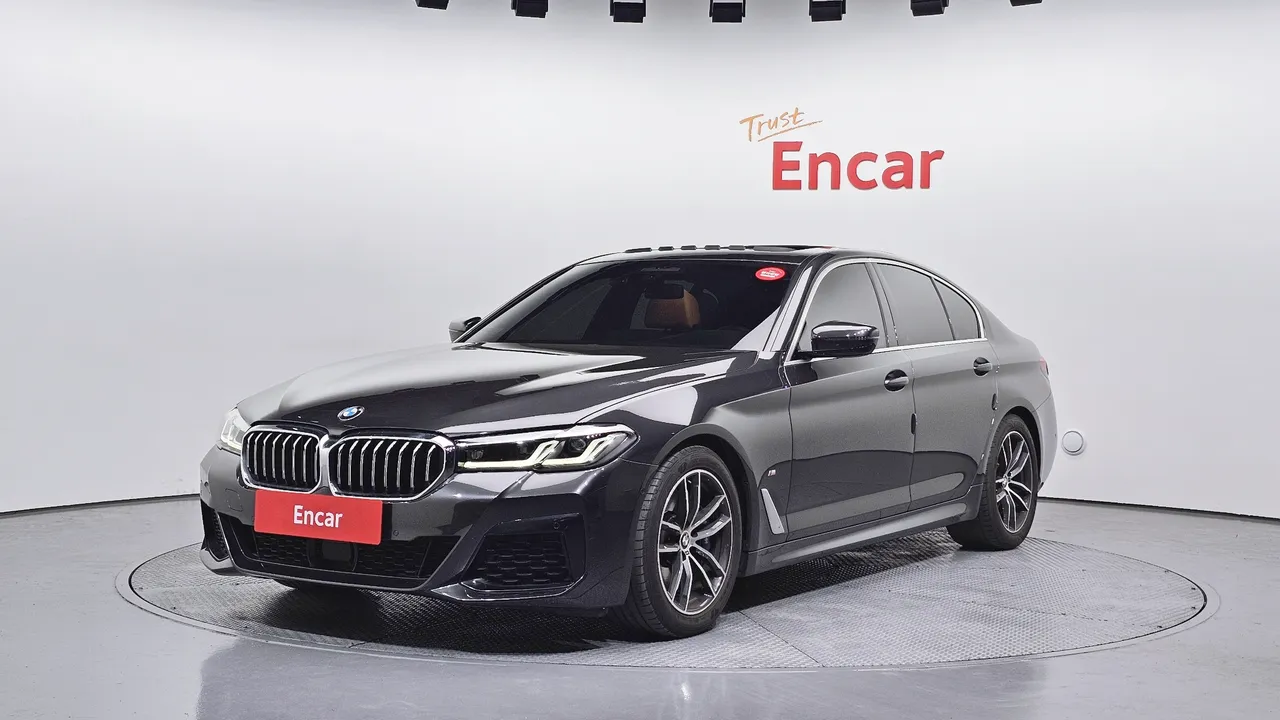 2022 BMW 5-Series 520i M Sport