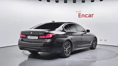 2022 BMW 5-Series 520i M Sport — фото 2