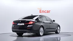 2023 BMW 5-Series 520i Luxury — фото 2