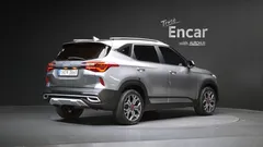 2022 Kia Seltos Gasoline 1.6 Turbo 2WD, серебристый — фото 2
