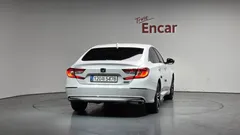 2022 Honda Accord 2.0 Hybrid Touring, белый — фото 4