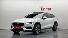 2023 Volvo V60 B5 Ultimate AWD, белый — фото 1
