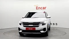 2022 Kia Seltos Gasoline 1.6 Turbo 2WD, белый — фото 3