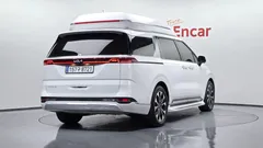 2023 Kia Carnival Diesel 9-Seater Hi-Limousine — фото 2