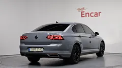 2022 Volkswagen Passat 2.0 TDI Prestige, серо-серебристый — фото 2