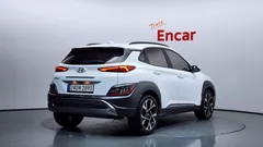 2022 Hyundai Kona Gasoline 1.6 Turbo 2WD, белый — фото 2
