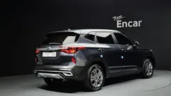 2022 Kia Seltos Gasoline 1.6 Turbo 2WD, серый — фото 2