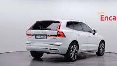 2022 Volvo XC60 B6 Inscirtion, белый — фото 2
