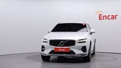 2022 Volvo XC60 B6 Inscirtion, белый — фото 3