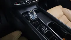2022 Volvo XC60 B6 Inscirtion, белый — фото 9