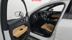 2022 Volvo XC60 B6 Inscirtion, белый — фото 10