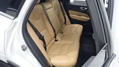 2022 Volvo XC60 B6 Inscirtion, белый — фото 12