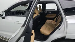 2022 Volvo XC60 B6 Inscirtion, белый — фото 13