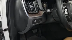 2022 Volvo XC60 B6 Inscirtion, белый — фото 17