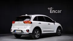 2022 Kia Niro 1.6 HEV, белый — фото 2