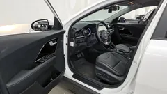 2022 Kia Niro 1.6 HEV, белый — фото 10