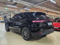 2023 Porsche Cayenne 3.0 PLATINUM EDITION — фото 4
