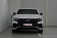 2023 Audi Q8 55 TFSI Quattro Premium, белый — фото 3