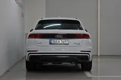 2023 Audi Q8 55 TFSI Quattro Premium, белый — фото 4