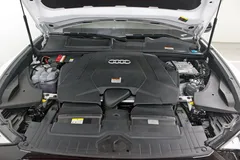 2023 Audi Q8 55 TFSI Quattro Premium, белый — фото 6