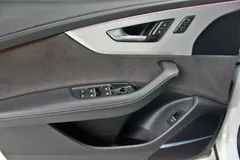 2023 Audi Q8 55 TFSI Quattro Premium, белый — фото 10