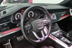2023 Audi Q8 55 TFSI Quattro Premium, белый — фото 16