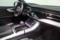 2023 Audi Q8 55 TFSI Quattro Premium, белый — фото 17