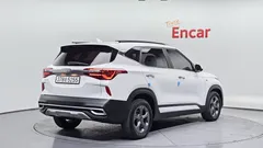 2023 Kia Seltos Gasoline 1.6 Turbo 2WD, белый — фото 2