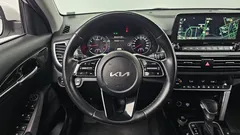 2023 Kia Seltos Gasoline 1.6 Turbo 2WD, белый — фото 15