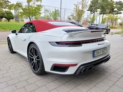 2021 Porsche 911 Turbo S Cabriolet, белый — фото 3