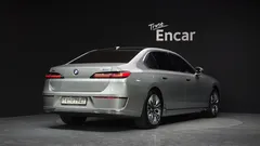 2023 BMW 7-Series 740d xDrive Design Pure Excellence, серебристый — фото 2