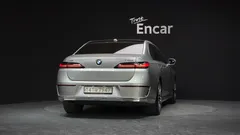 2023 BMW 7-Series 740d xDrive Design Pure Excellence, серебристый — фото 4