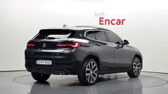 2021 BMW X2 (F39) xDrive20i Advantage, серый — фото 2