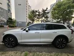 2023 Volvo V60 B5 Ultimate AWD — фото 2