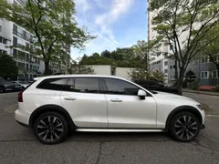 2023 Volvo V60 B5 Ultimate AWD — фото 3