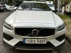 2023 Volvo V60 B5 Ultimate AWD — фото 13