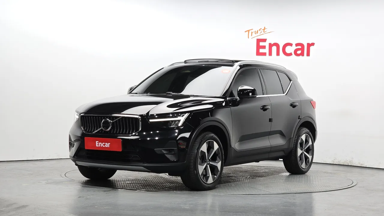 2023 Volvo XC40 B4 Ultimate Bright