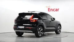 2023 Volvo XC40 B4 Ultimate Bright, чёрный — фото 2