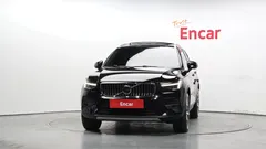2023 Volvo XC40 B4 Ultimate Bright, чёрный — фото 3