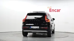 2023 Volvo XC40 B4 Ultimate Bright, чёрный — фото 4