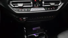 2022 BMW 2-Series 220i M Sports, белый — фото 16