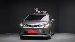 2021 Toyota Sienna 2.5 Hybrid AWD, серый — фото 3