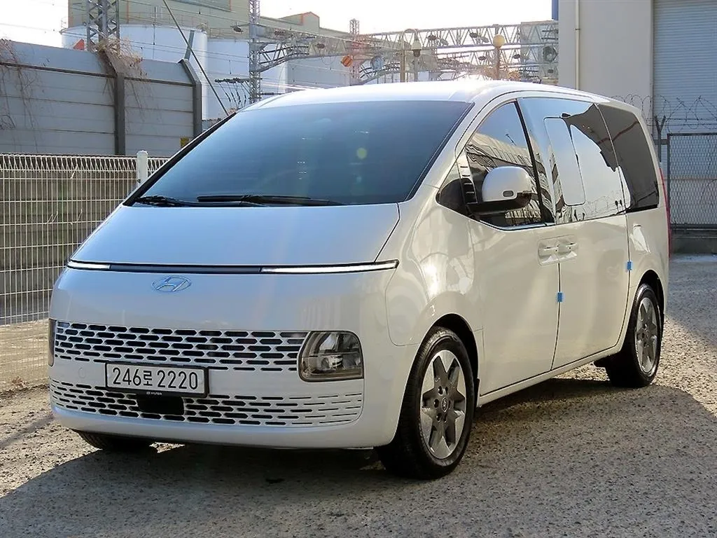 2023 Hyundai Staria 4WD Tourer 9-Seater