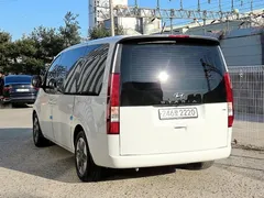 2023 Hyundai Staria 4WD Tourer 9-Seater — фото 2