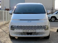 2023 Hyundai Staria 4WD Tourer 9-Seater — фото 3
