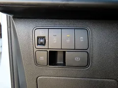 2023 Hyundai Staria 4WD Tourer 9-Seater — фото 20