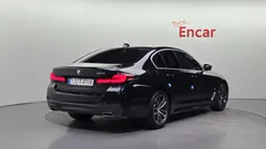 2022 BMW 5-Series 520i M Sport — фото 2