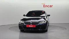 2022 BMW 5-Series 520i M Sport — фото 3