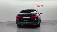 2022 BMW 5-Series 520i M Sport — фото 4